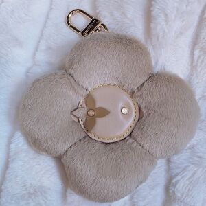 Elegant Beige Flower-Shaped Women's Bag